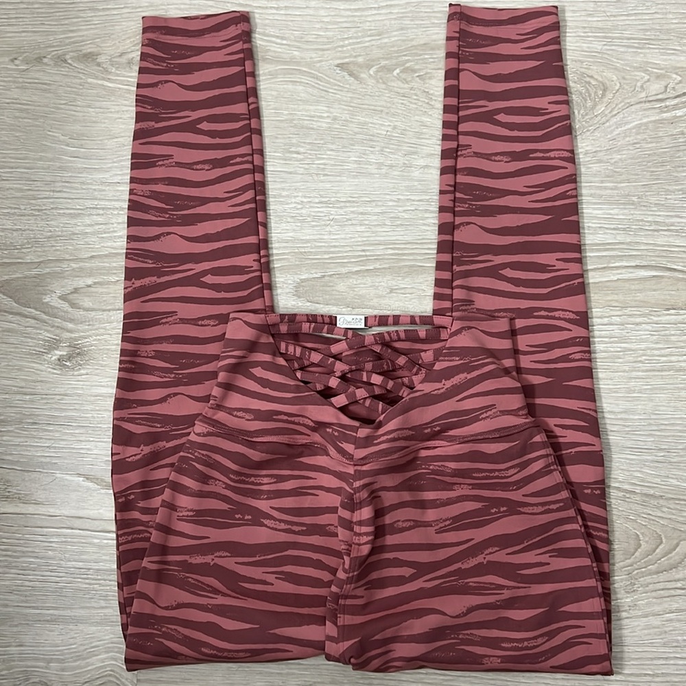 Bombshell Sportswear sexy back leggings - size M